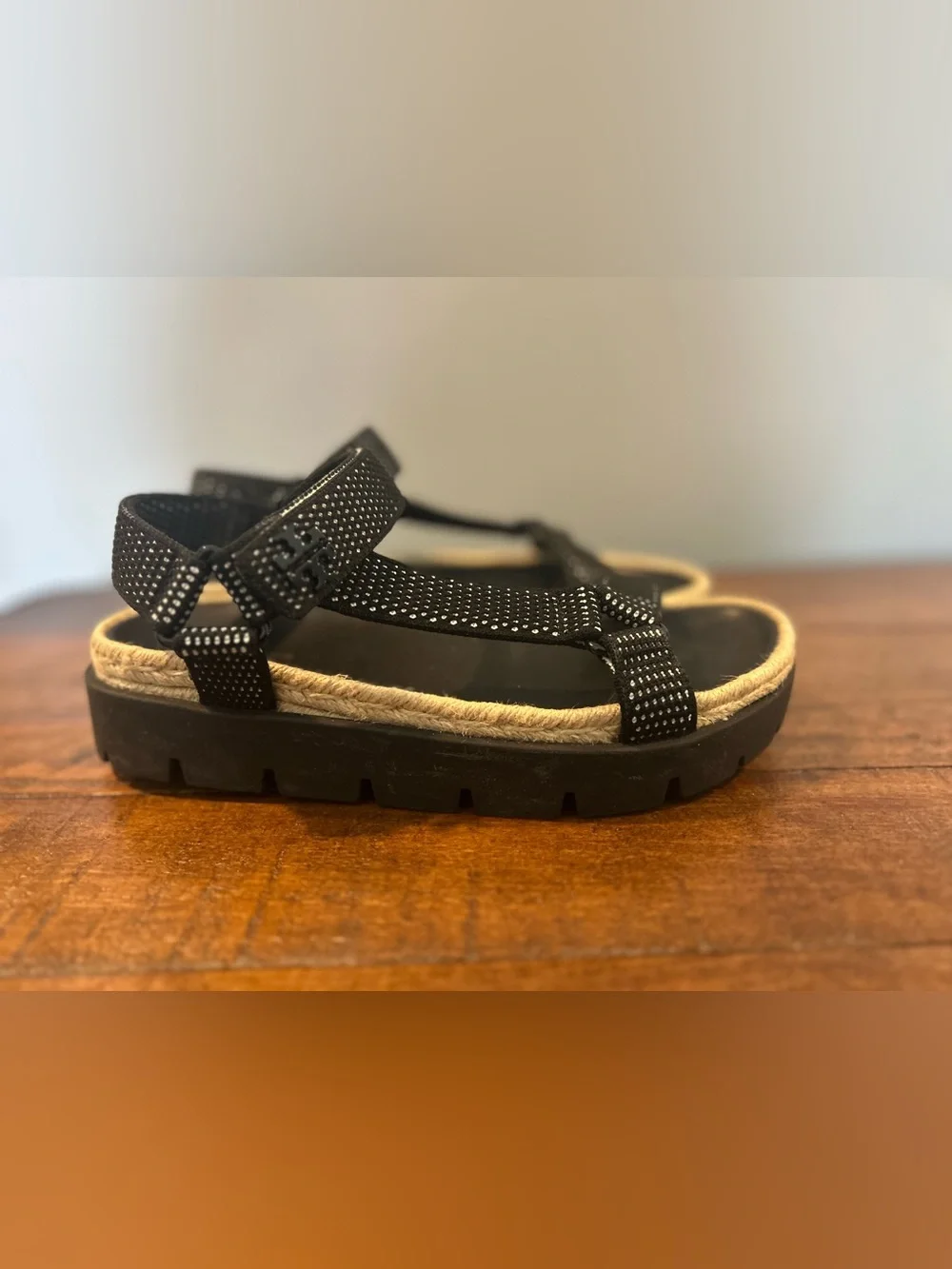 Tory Burch Kira Black Sport Sandals w/Adjustable Straps & Rubber Soles. Size 8